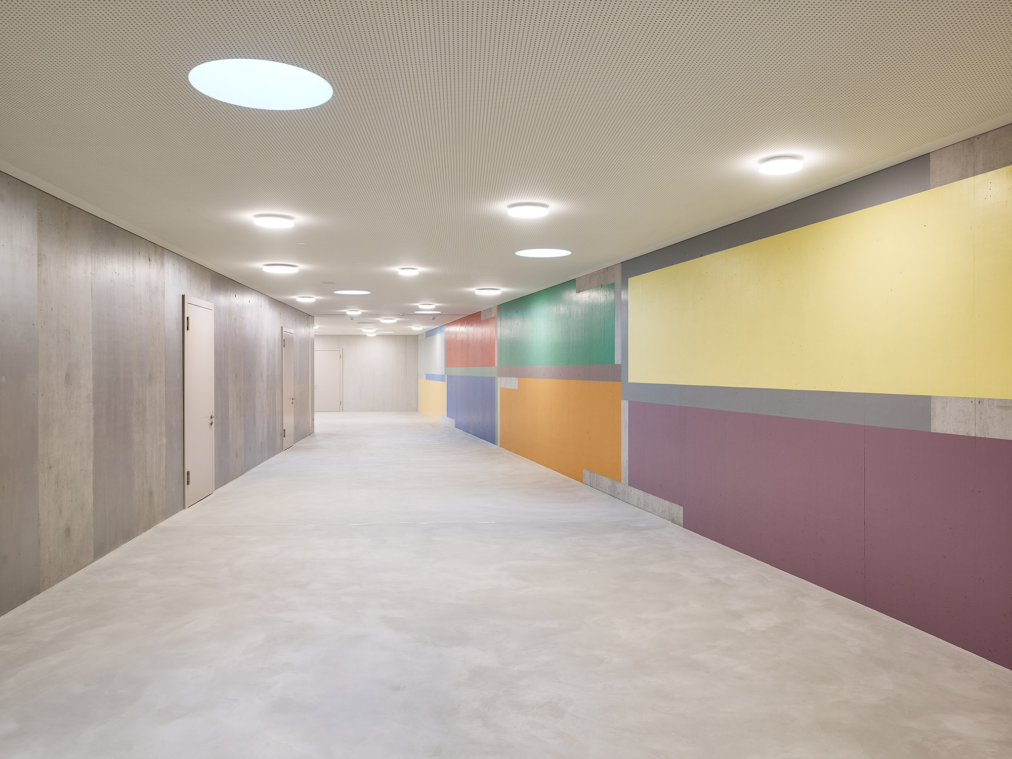 Meletta Strebel Architekten, Schulhaus Rotweg, Wädenswil: Wandbemalung Jean Pfaff